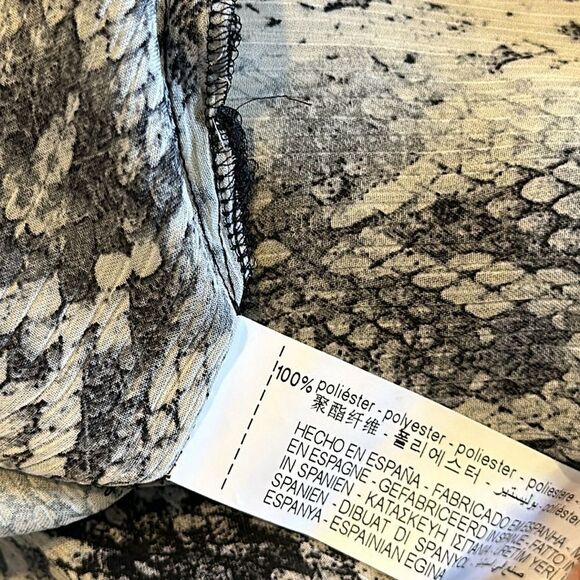 Zara Basic Women’s V Neck Snakeskin Black & Grey Blouse - Picture 7 of 7